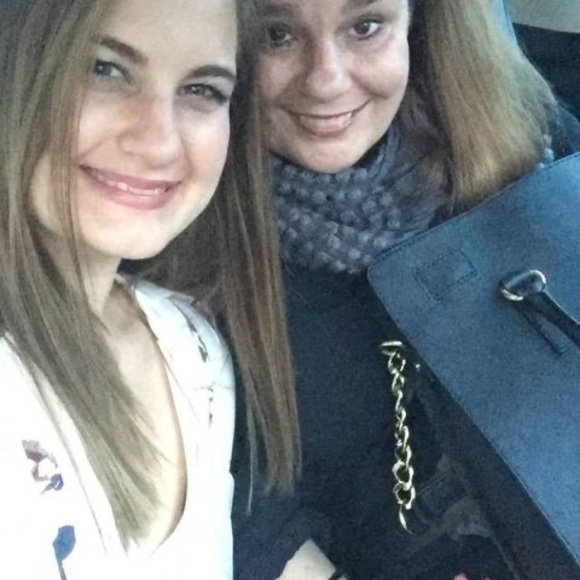 Meet your Posher, Alison - Picture 1 of 1